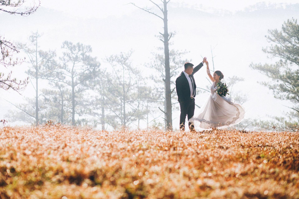 Bộ ảnh cưới đôi trẻ chị ơi, anh yêu em chênh nhau 50 kg và 30 cm